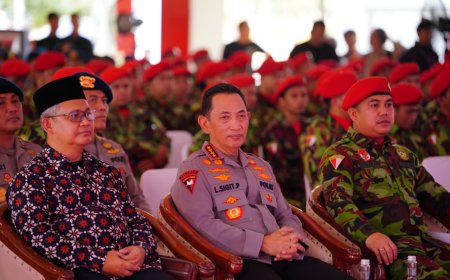 Kapolri Serukan Persatuan dan Sinergi dalam Retret Kokam Muhammadiyah