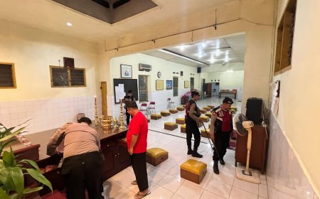 Perayaan Imlek Segera Tiba, Polres Lumajang Lakukan Sterilisasi