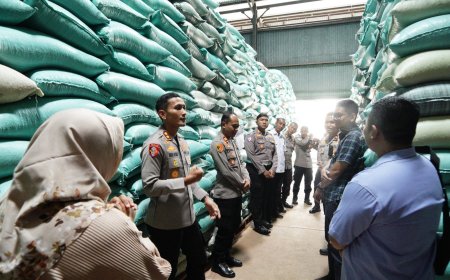Pastikan Distribusi Lancar, Kapolres Ponorogo Pantau Gudang Perum Bulog