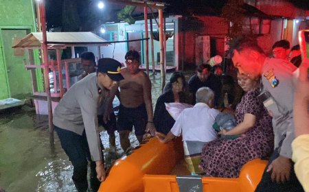 Gerak Cepat Polres Probolinggo Bantu Evakuasi Warga Terdampak Banjir