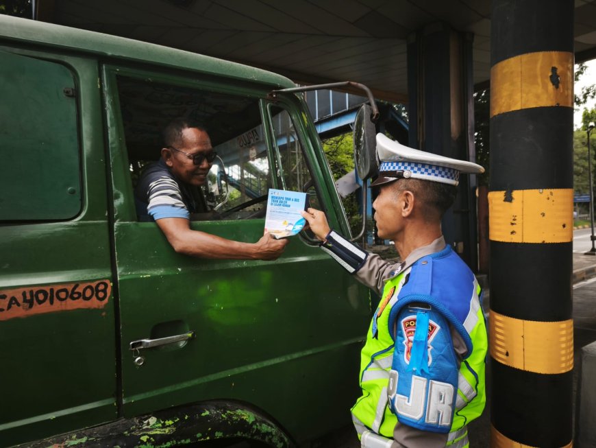 Operasi Keselamatan Semeru 2026 Ditlantas Polda Jatim Tertibkan Penggunaan Lajur Jalan Tol   