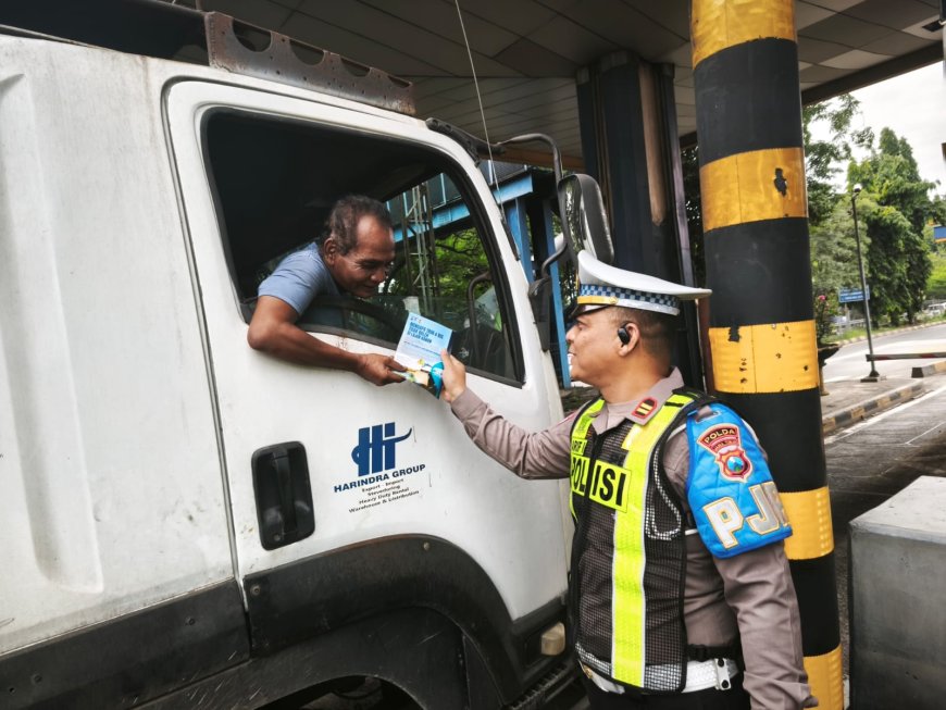 Ditlantas Polda Jatim Lakukan Pengaturan dan Penertiban Lajur Jalan Tol