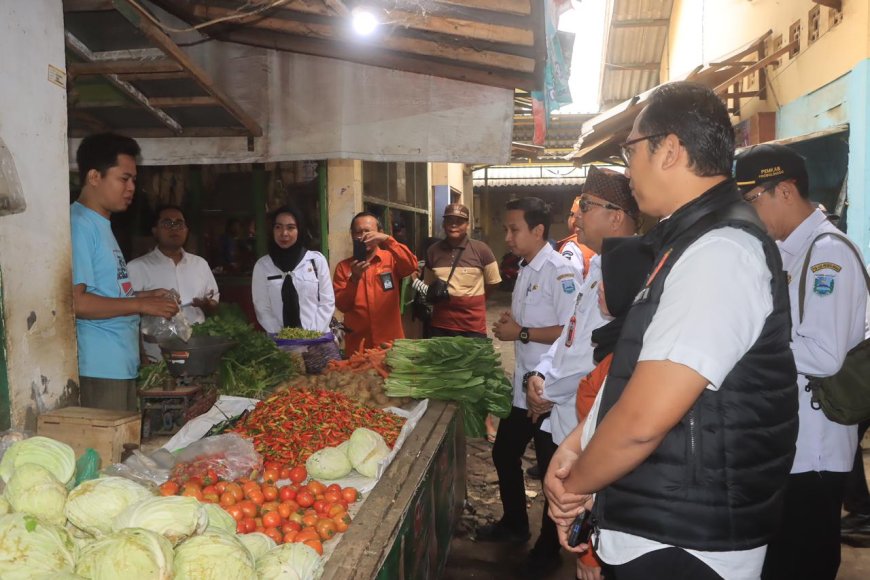 Satgas Saber Polres Probolinggo Jamin Ketersediaan Sembako hingga BBM