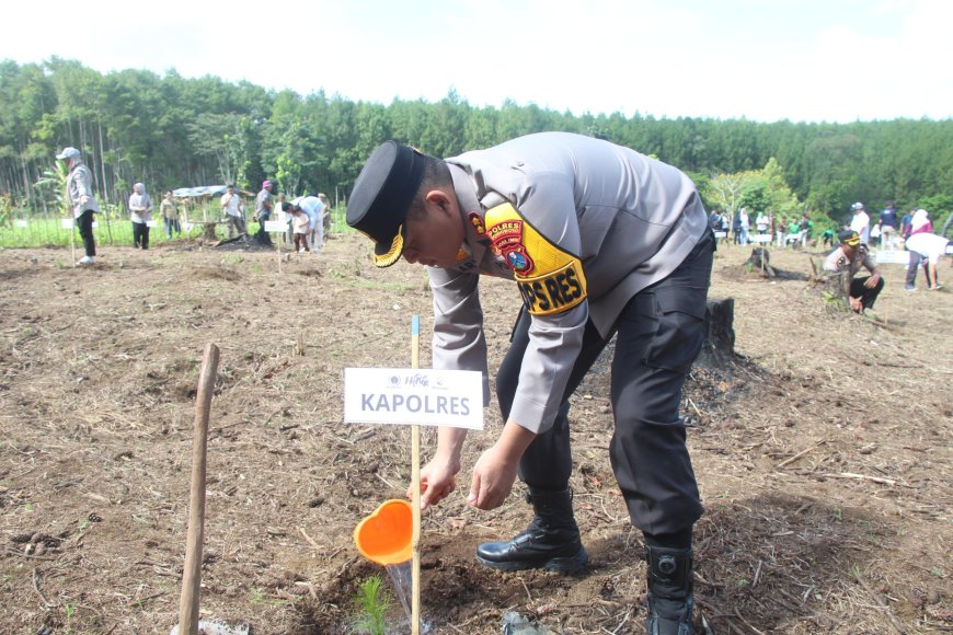 HPN 2026, Polres Bondowoso Tanam Pohon untuk Masa Depan Lingkungan