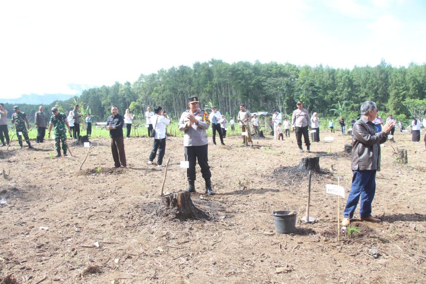HPN 2026, Polres Bondowoso Dukung Pelestarian Lingkungan Lewat Sedekah Oksigen