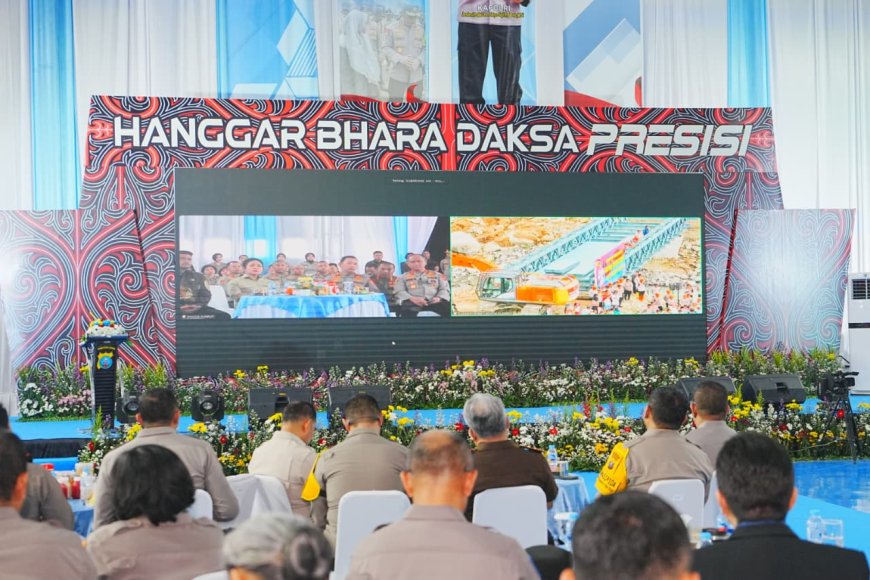 Kapolri Tinjau Pembangunan Jembatan Bailey untuk Pulihkan Akses di Sumbar