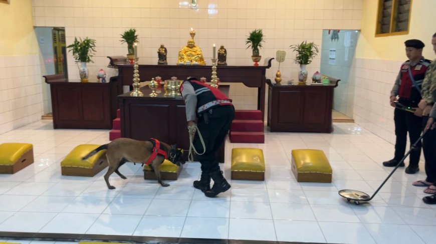 Jamin Keamanan Umat, Polres Lumajang Sterilkan Vihara