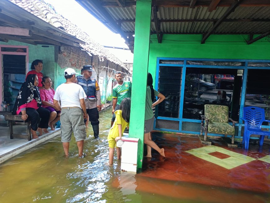 Warga Dusun Dodokan Terdampak Banjir Terima Bantuan dari Polresta Sidoarjo