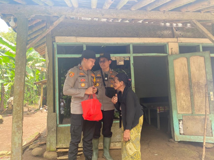 Polres Jember Tak Surut oleh Jarak, Warga Terpencil Terima Bantuan