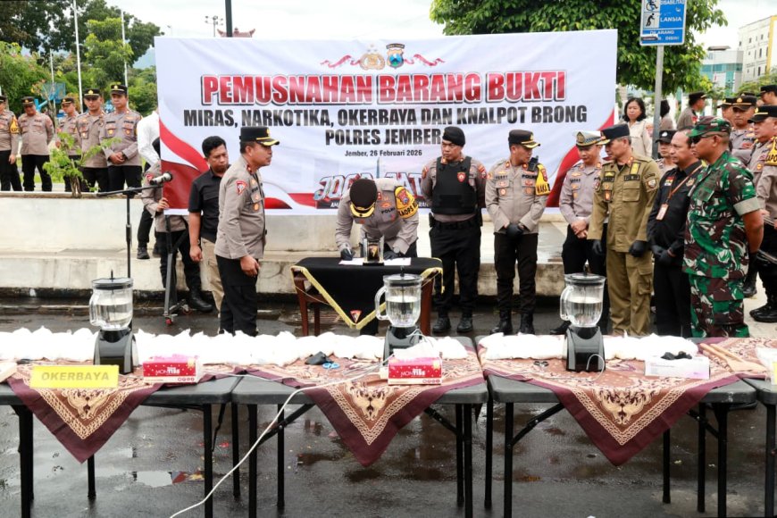Polres Jember Musnahkan Ribuan Botol Miras Hasil Operasi Pekat Ramadan