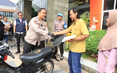Polres Gresik Kembalikan Hak Korban melalui Penyerahan Motor Gratis
