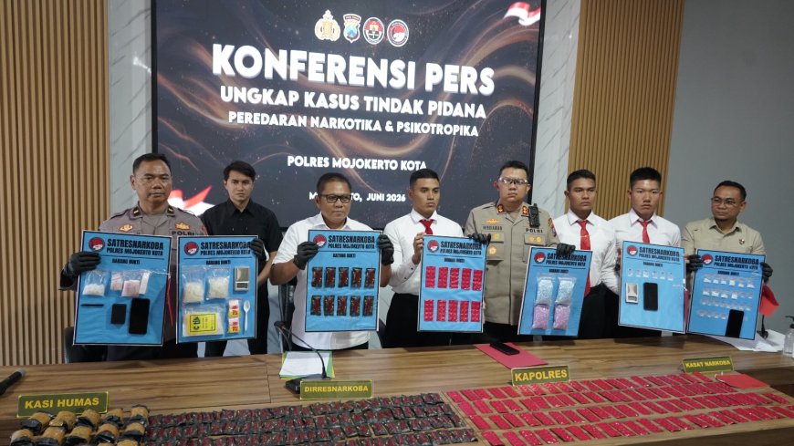 Polisi Amankan Ratusan Vape Berisi Zat Berbahaya dalam Operasi Narkoba
